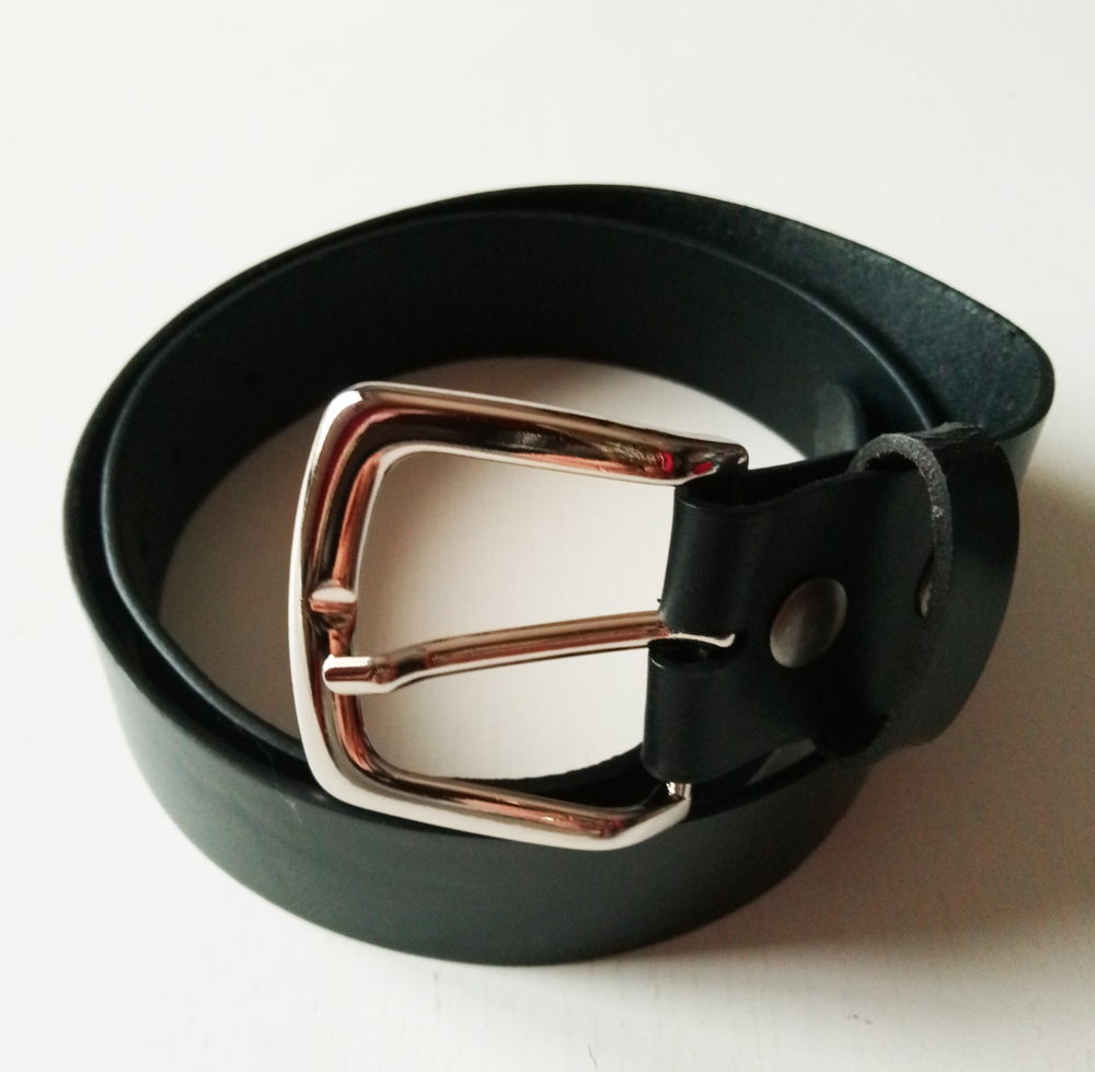 C16/A10 - Ceinture cuir noire avec boucle de ceinture nickel
