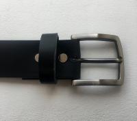 CPF11 - Ceinture cuir noir modèle "classique" avec boucle de ceinture finition canon de fusil satiné