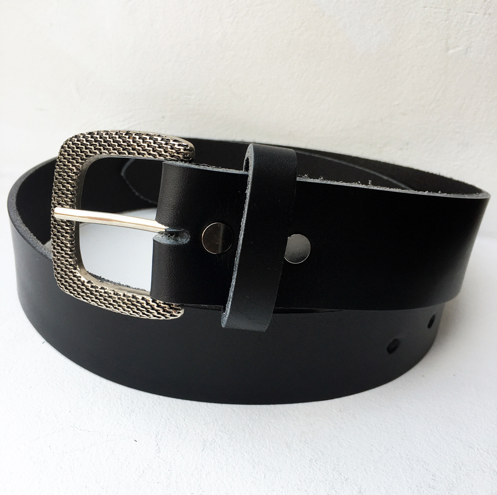 CPF22 - Ceinture cuir noir modèle "classique" avec boucle de ceinture design finition nickel