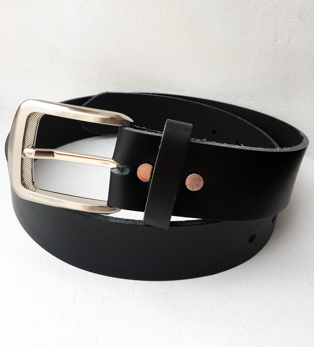 CPF06 - Ceinture cuir noir modèle "classique" avec boucle de ceinture finition nickel satiné brossé