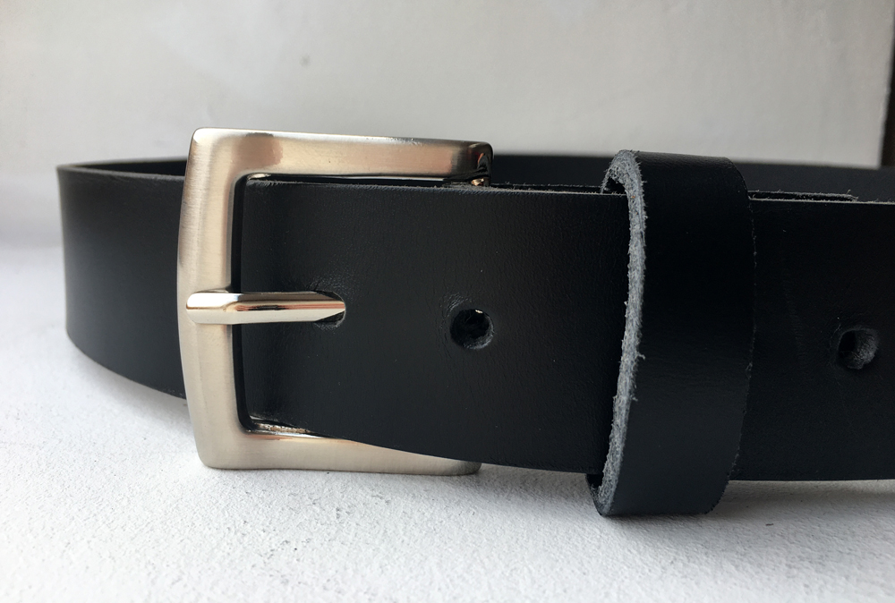 C18 - Ceinture cuir noir avec boucle de ceinture finition Nickel satiné