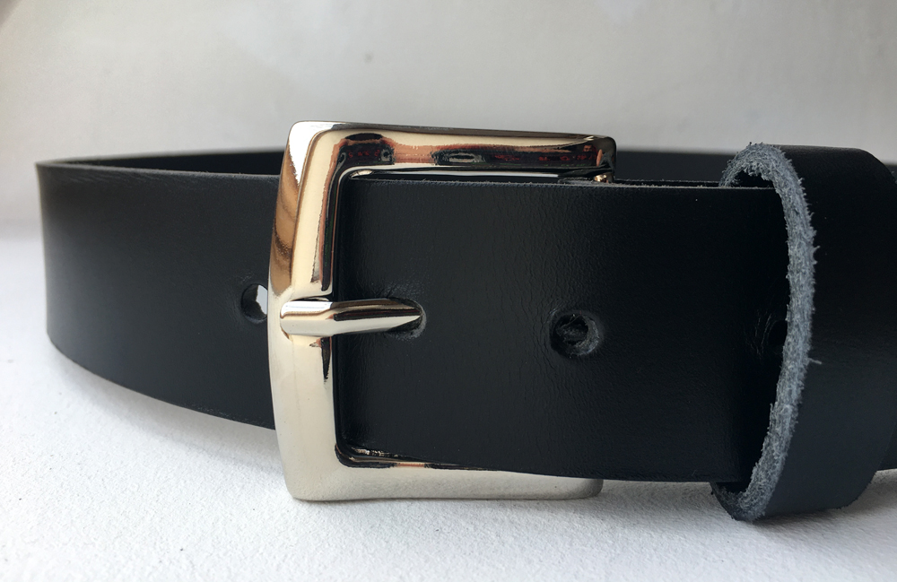 CPF19 - Ceinture cuir noir modèle "classique" avec boucle de ceinture finition Nickel 