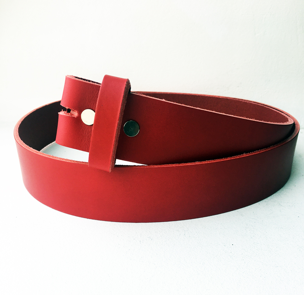 C06 - Ceinture rouge en cuir pleine fleur pour boucles de ceinture. "La classique" - Made in France