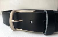 CPF13 - Ceinture cuir noir modèle "classique" avec boucle de ceinture finition nickel satiné